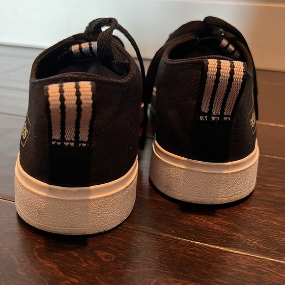 Adidas black sneaker 8.5 - Picture 4 of 10